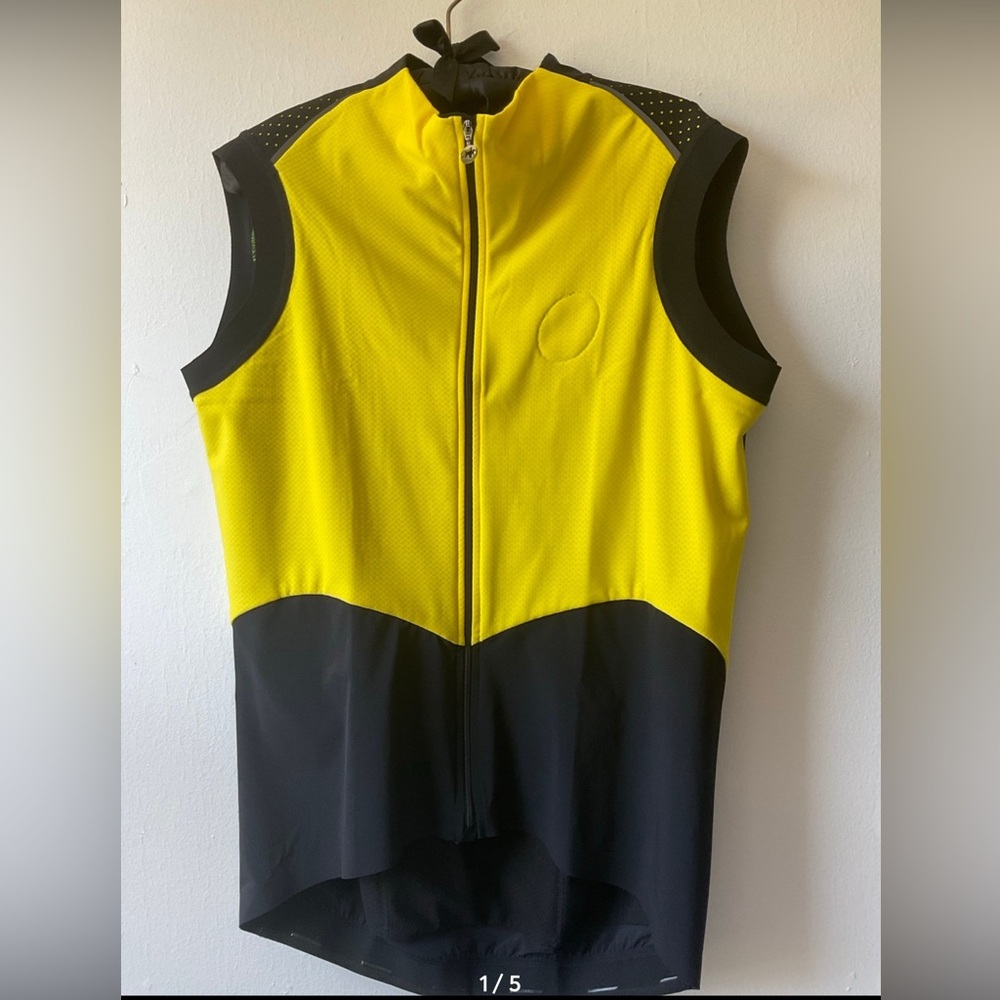 assos of Switzerland Men’s XXL Yellow and Black Sleeveless Cycling vest